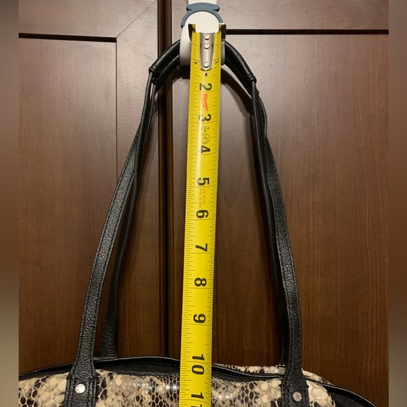 Daniel Leather Shoulder Bag - Picture 6 of 11